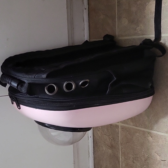 EUC pink pet carrier backpack with removable dome window - Picture 2 of 6